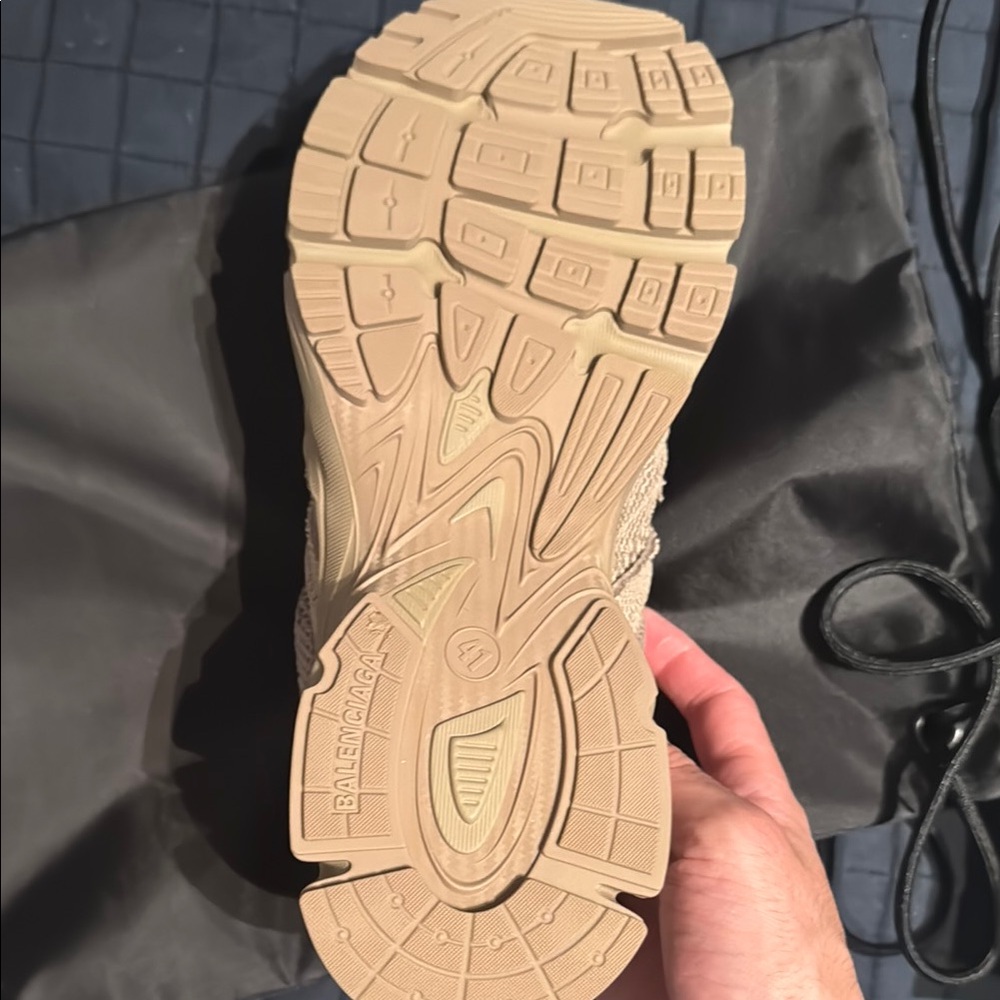 Balenciaga Phantom Sneaker 'Dark Beige'
Mens 41 - Picture 5 of 7
